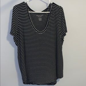 American Eagle black and white striped t shirt